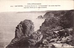 CPA Dimensions Emeraude Cape Frehel Le Curieux Rock about Fauconniere to the regular assiset Sape without slackening by the wave