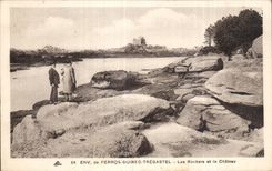 CPA Env de Perros Guirec Tregastel Les Rochers et le Chateau