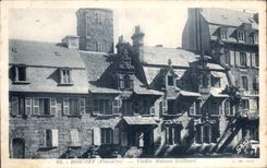 CPA Roscoff (Finistere) Old House Strapping man