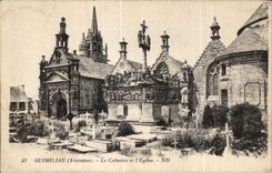 CPA Gumiliau (Finistere) Le Calvaire et I Eglise