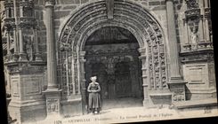 CPA Gumiliau (Finistere) Le Grand Portail de I Eglise Costume Folklore