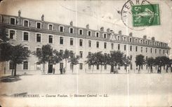 CPA Auxerre Caserne Vauban Batiment Central Militaria