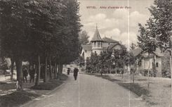 CPA Vittel Allee d entree du Parc