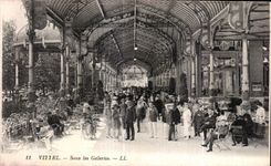 CPA Vittel Sous les Galeries