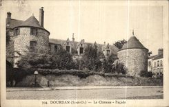 CPA Dourdan Le Castle Frontage