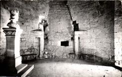 CPA Dourdan Rez de Cheussee del Saint Louis del Stele de la chimenea de la subsistencia