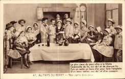 CPA con el pais de Berry Le Plus viejo del pais ofrece al traje del folklore de la chica joven