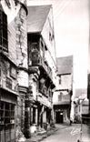 CPA Chinon Old women Houses street Voltaire OLd Street Houses