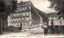 CPA Cauterets Large Hotel <>Angleterre Le</> Boulevard