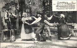 CPA Auvergne La bourree Folklore Danse 