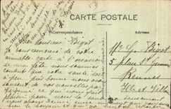 CPA L Auvergne Resto tous fus Franco Folklore Costume Femmes Couple