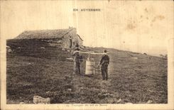 CPA Auvergne Transport du lait au Buron 