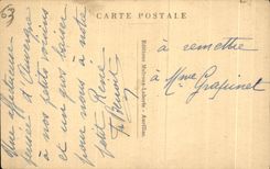 CPA En Auvergne Une bande joyeuse Folklore Costume