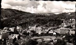 Balneario termal de CPA Chatelguyon y hoteles turisticos de Queques vistos de la colina del martirio