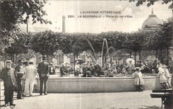 CPA L Auvergne Pittoresque La Bourboule Place du Jet d Eau