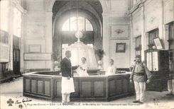 CPA Puy de Dome La Bourboule la Buvette de I Etablissement des Thermes