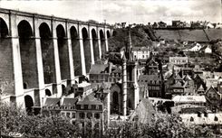 CPA Morlaix Finistere Le Viaduc et I Eglise Ste Melaine
