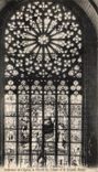 CPA Le Folgoet Finstere Interieur de I Eglise le Vitrail du Choeur et la Grande Rosace
