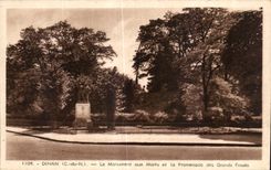 CPA Dinan Le Monument aux Morts aux Morts et la Promenade des Grands Fosses