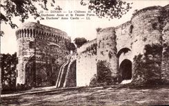 CPA Dinan Le Chateau de la Duchesse Anne et la Fausse Porte Duchess Anne Castle