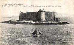 CPA Rade de Morlaix Le Chateau du Taureau ou furent enfermes de la Chalotais et Blaqui