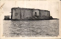 CPA Baie de Morlaix Chateau du Taureau ou fut enferme de la Chaletais en 1791 et Blanqui en 1871
