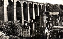 CPA Morlaix L Eglise Saint Melaine et le Viaduc