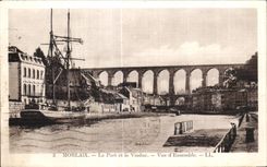 CPA Morlaix Le Port et le Viaduc Vue d Ensemble Bateau