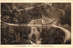 CPA L Auvergne St SAuveur Le Pont et la Route