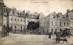 CPA L Auvergne Pittoresque La Bourboule Place de I Hotel 