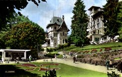 Balneario termal y turista de CPA Chatelguyon una esquina del parque el hotel esplendido