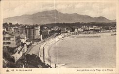 CPA St Jean de Luz Vue generale de la Plage et la Rhune