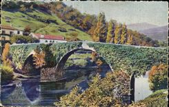 CPA Soft France the Bidarray Pays Basque the very picturesque one and old bridge in back ass on Nive