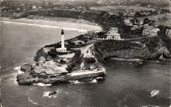 CPA Biarritz Vue aerienne Le Phare et Plage de in Chambre 