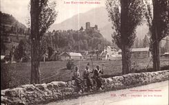 CPA Luz Chateau de Ste Marie Folklore Femmes