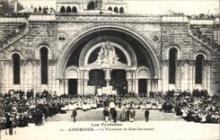 CPA Lourdes La Procession du Saint Sacrement