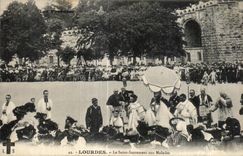 CPA Lourdes Le Saint Sacrement aux Malades