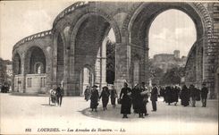CPA Lourdes Les Arcades du Rosaire