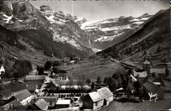 CPA Gavarnie (Htes Pyr) Le Village et la Cirque