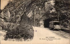 CPA Les Pyrenees Route de Pierrefitte a Luz Le Tunnel Train 