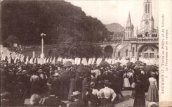 CPA Lourdes Terre de Priere et de Miracle La Procession sur les rampes