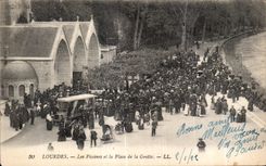 CPA Lourdes Les Piscines et la Place de la Grotte Corbillard