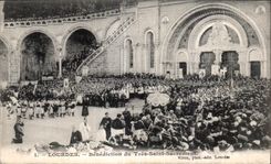 CPA Lourdes Benediction du Tres Saint Sacrement