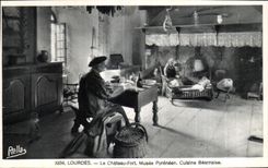 CPA Lourdes Le Chateau Fort Musee Pyrenees Cuisine Bearnaise