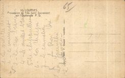 CPA Lourdes Procession du Tres Saint Sacrement sur I Esplanade