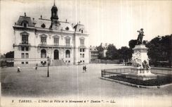 CPA Tarbes L Hotel de Ville et le Monument a Danton