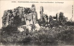 CPA Plougastel Daoulas Roc h ar Nivellen Le Passage