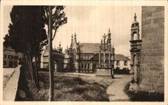 CPA Bretagne St Thegonnec (Finistere) Le Calvaire et I Ossuaire (XVII siecle)