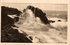 CPA Saint Guenole Penmarch a basic Wave balayaut the Rock of the Monk