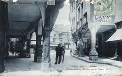 CPA Dinan Vieilles maisons a Porche rue de I Aport